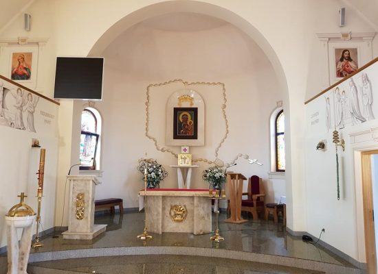 kwietniki w prezbiterium