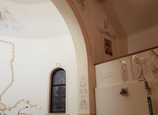 łuk wokół ołtarza