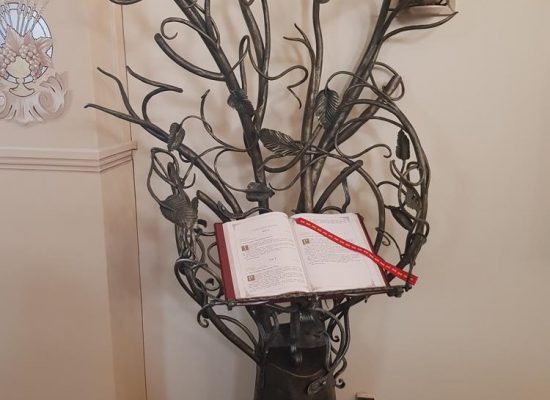 pulpit pod Ewangeliarz