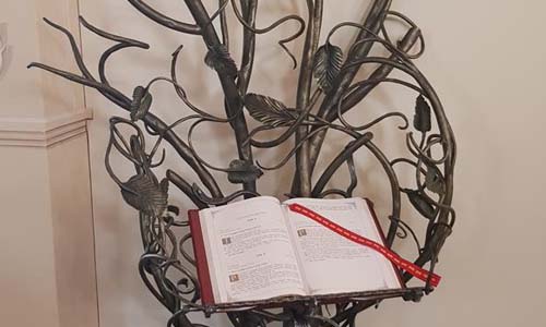 nowy pulpit pod Ewangeliarz