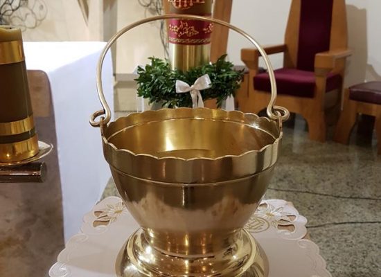 pojemnik na wodę święconą